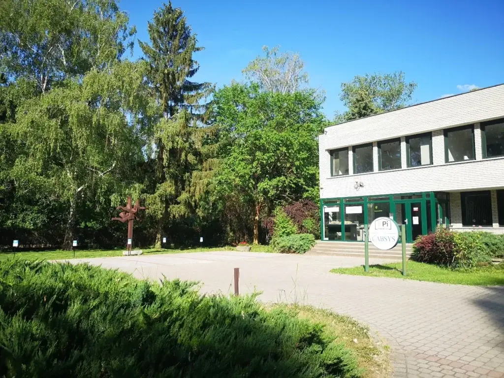 Iroda külső 6. k.